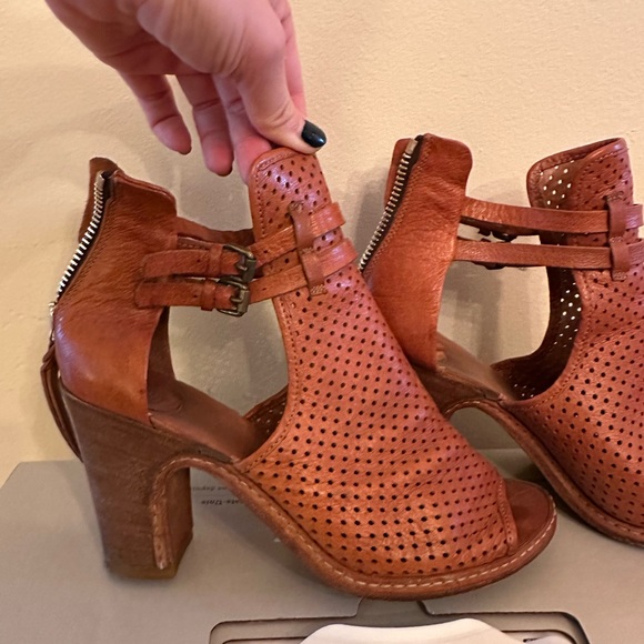 Buttero (Italian brand) pure leather sandals - Picture 2 of 5